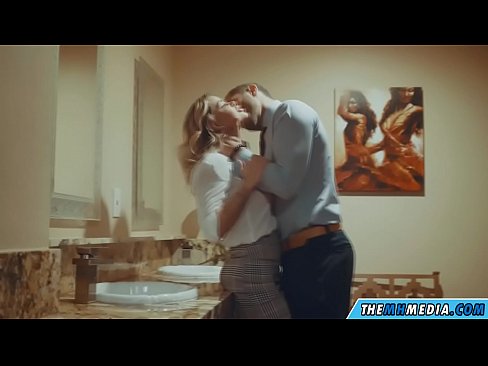 ❤️ Блондинка сени коомдук дааратканада азгырып жатканда ️❌ Секс видео боюнча бизде ﹏